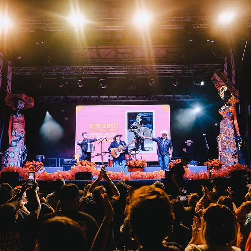 Live Día de los Muertos performance honoring Flaco Jiménez at Muertos Fest